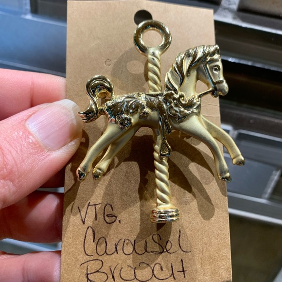 Vintage carousel horse brooch 90’s era - Picture 2 of 5